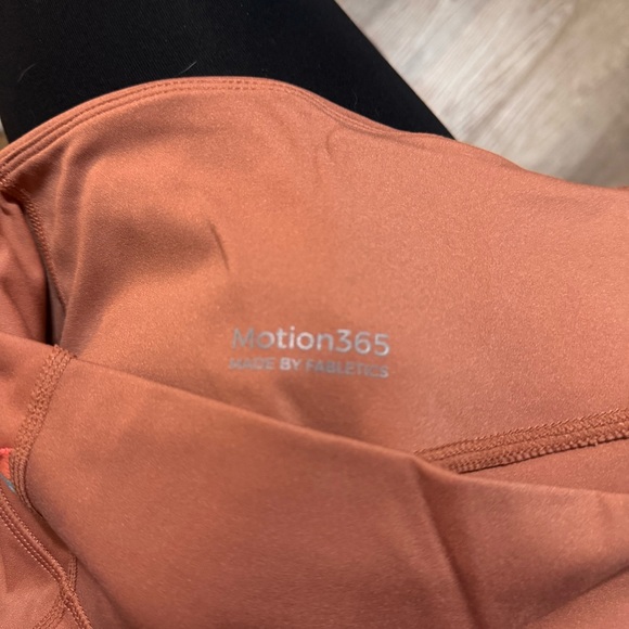 Fabletics Motion365® High-Waisted 7/8 Legging - Picture 8 of 8
